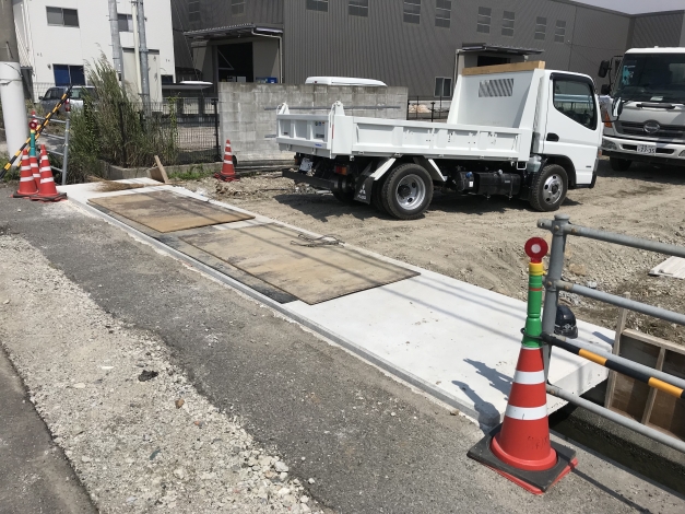 新居浜市多喜浜での駐車場工事の現場です 西条市 新居浜市 スマイルガーデン 新居浜市 スマイルガーデン エクステリア 外構 ガーデン設計施工
